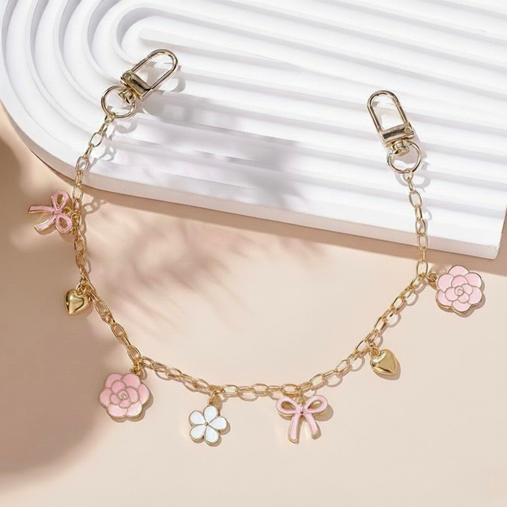 Minimal charm links